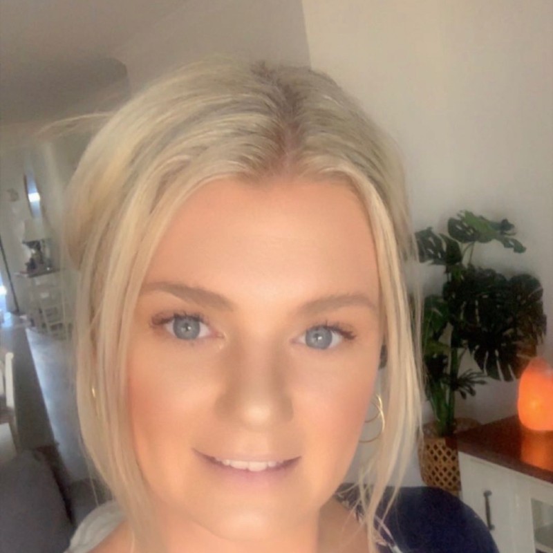 Sarah, qualified naturopath and founder of Wild Wellness with Sarah